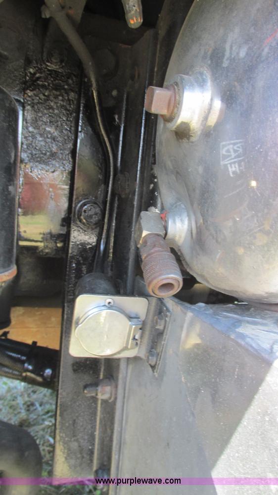 image for item L5251 2001 Peterbilt 379 semi truck