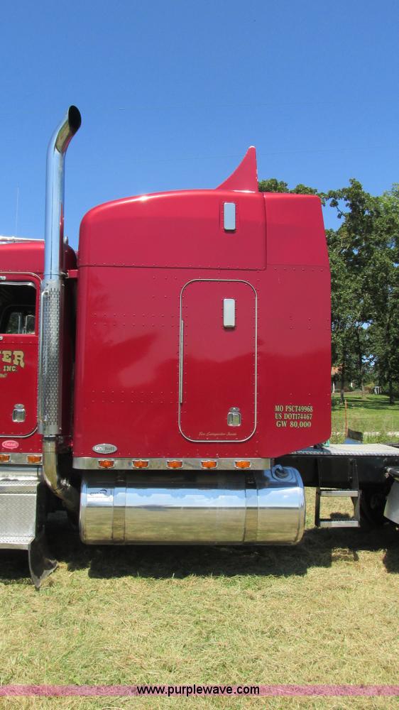 image for item L5251 2001 Peterbilt 379 semi truck