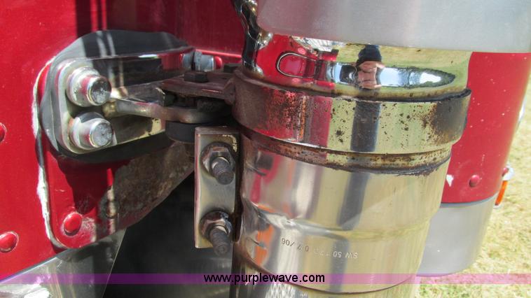 image for item L5251 2001 Peterbilt 379 semi truck