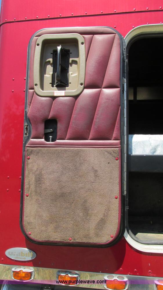 image for item L5251 2001 Peterbilt 379 semi truck