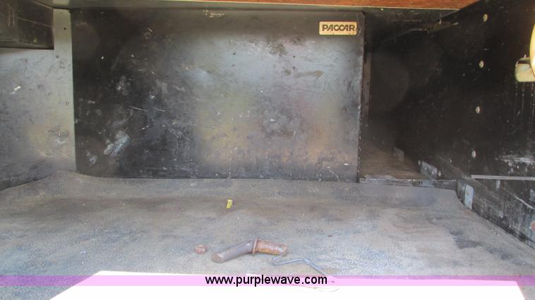 image for item L5251 2001 Peterbilt 379 semi truck