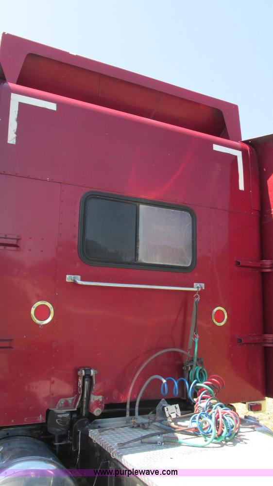 image for item L5251 2001 Peterbilt 379 semi truck