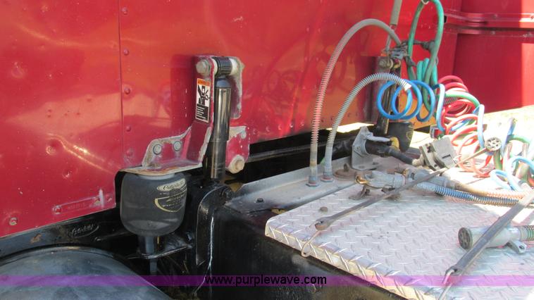 image for item L5251 2001 Peterbilt 379 semi truck