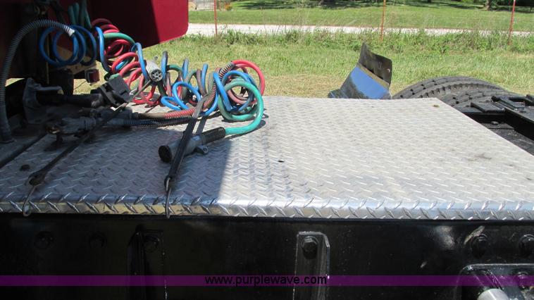 image for item L5251 2001 Peterbilt 379 semi truck