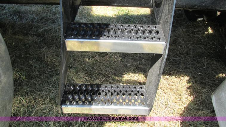 image for item L5251 2001 Peterbilt 379 semi truck