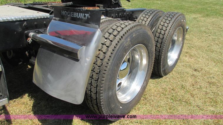 image for item L5251 2001 Peterbilt 379 semi truck