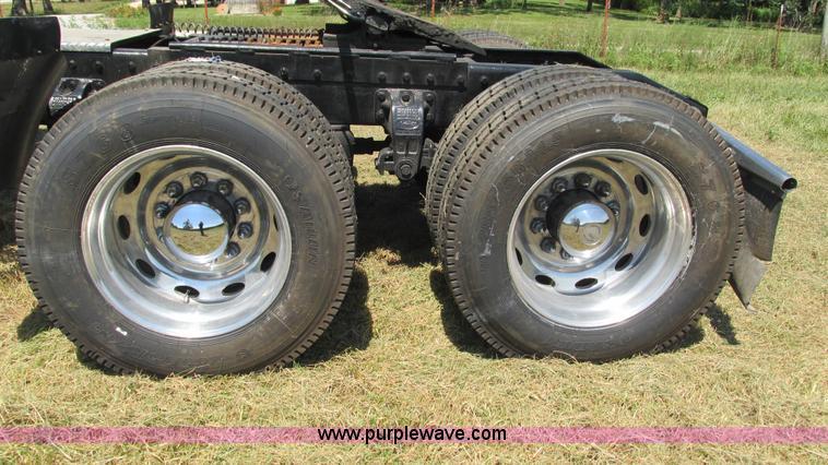 image for item L5251 2001 Peterbilt 379 semi truck