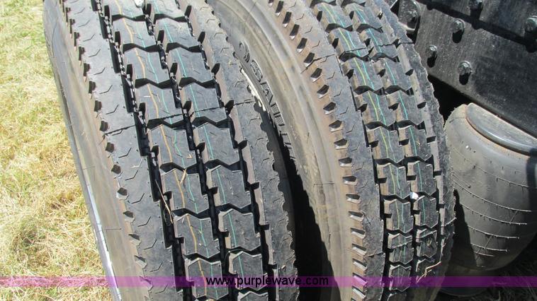 image for item L5251 2001 Peterbilt 379 semi truck