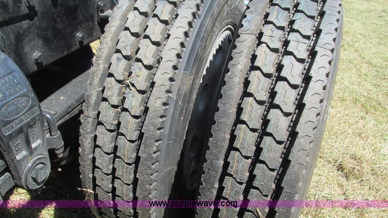 image for item L5251 2001 Peterbilt 379 semi truck