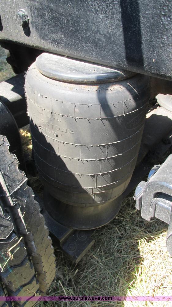 image for item L5251 2001 Peterbilt 379 semi truck