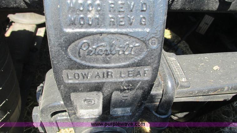 image for item L5251 2001 Peterbilt 379 semi truck