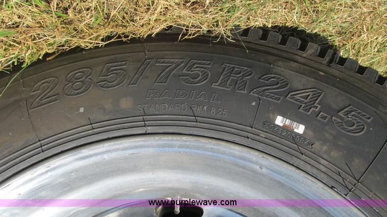 image for item L5251 2001 Peterbilt 379 semi truck