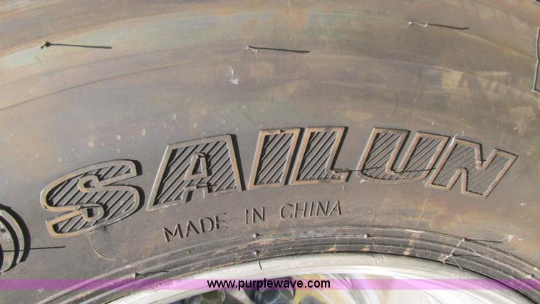 image for item L5251 2001 Peterbilt 379 semi truck