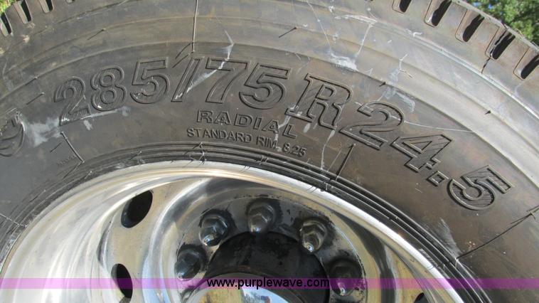 image for item L5251 2001 Peterbilt 379 semi truck