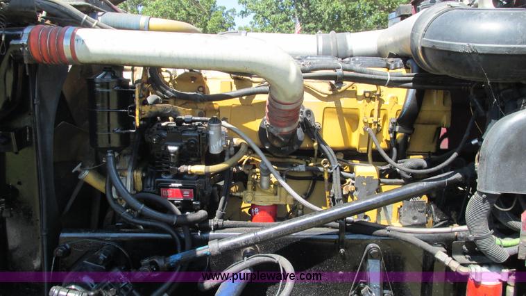 image for item L5251 2001 Peterbilt 379 semi truck