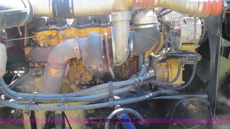 image for item L5251 2001 Peterbilt 379 semi truck