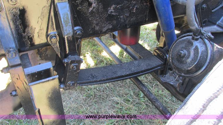 image for item L5251 2001 Peterbilt 379 semi truck