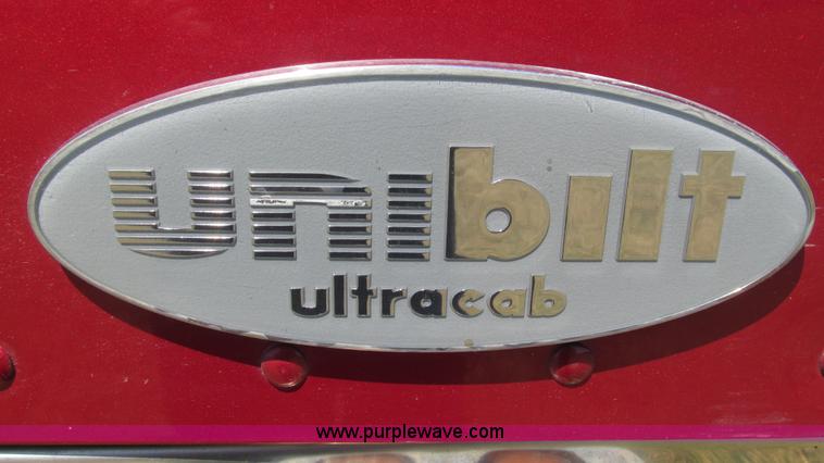 image for item L5251 2001 Peterbilt 379 semi truck