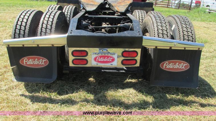 image for item L5251 2001 Peterbilt 379 semi truck