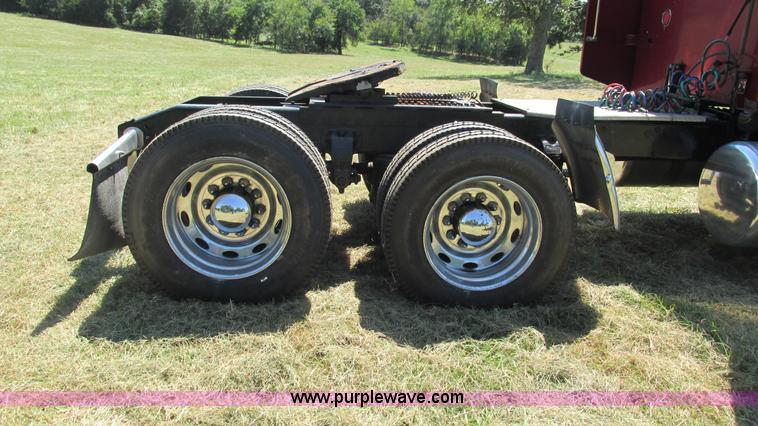 image for item L5251 2001 Peterbilt 379 semi truck