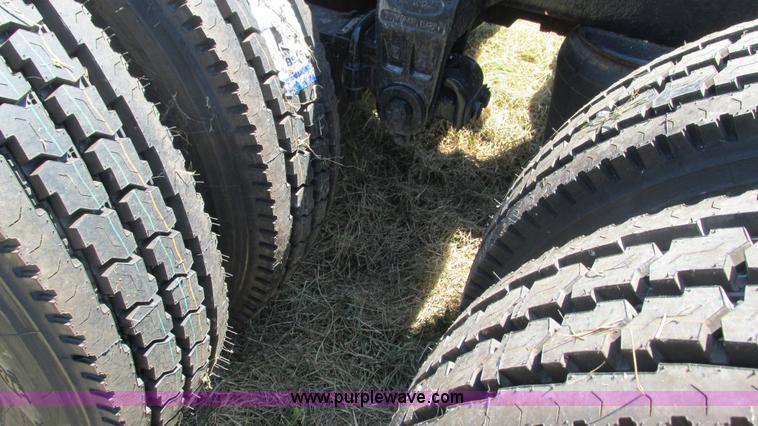 image for item L5251 2001 Peterbilt 379 semi truck