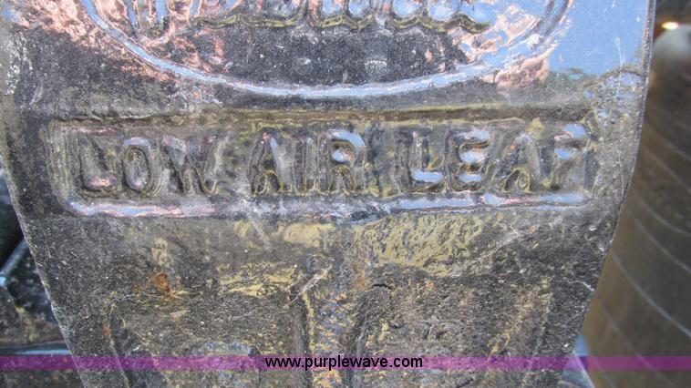 image for item L5251 2001 Peterbilt 379 semi truck