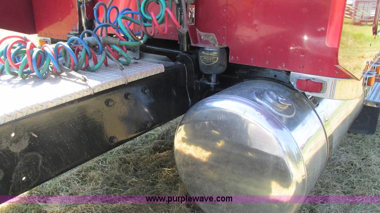 image for item L5251 2001 Peterbilt 379 semi truck