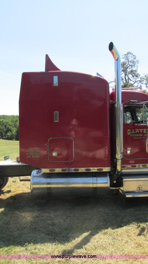 image for item L5251 2001 Peterbilt 379 semi truck