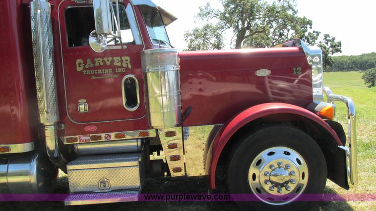 image for item L5251 2001 Peterbilt 379 semi truck