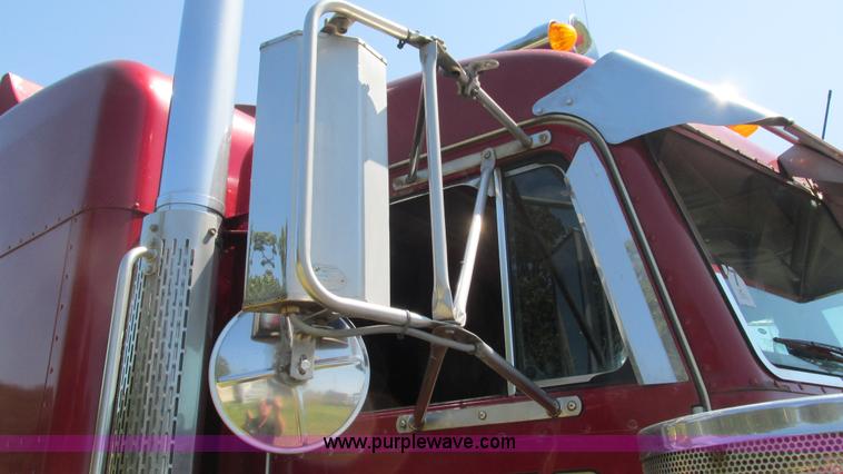 image for item L5251 2001 Peterbilt 379 semi truck