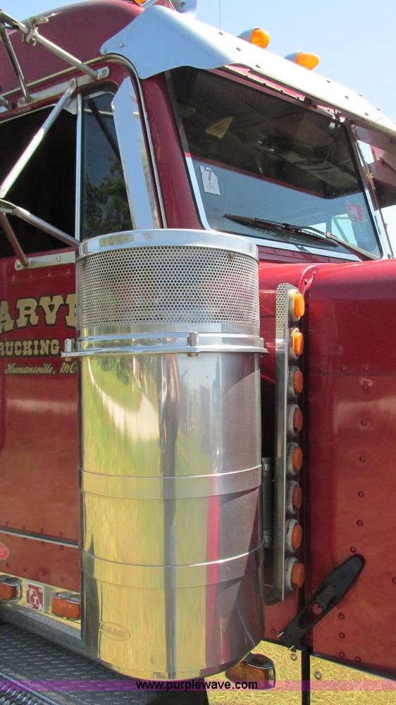 image for item L5251 2001 Peterbilt 379 semi truck