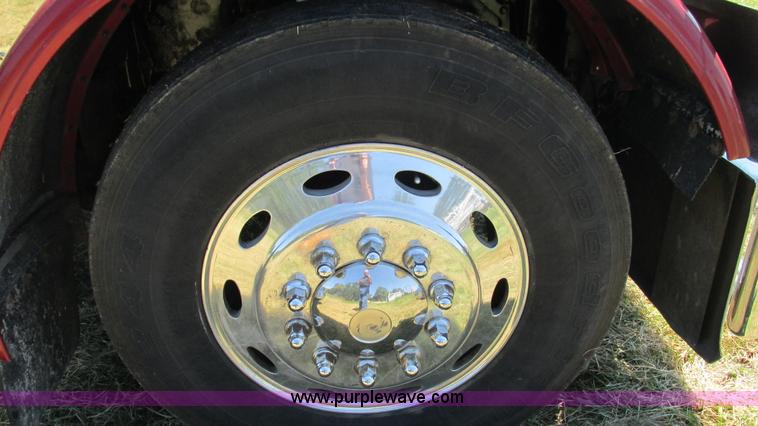 image for item L5251 2001 Peterbilt 379 semi truck