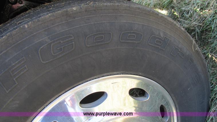 image for item L5251 2001 Peterbilt 379 semi truck