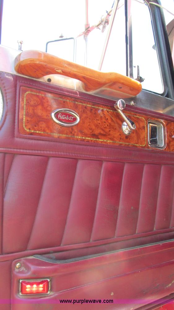 image for item L5251 2001 Peterbilt 379 semi truck