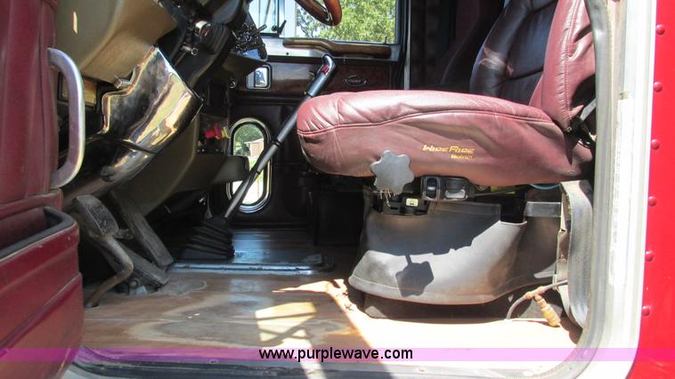 image for item L5251 2001 Peterbilt 379 semi truck