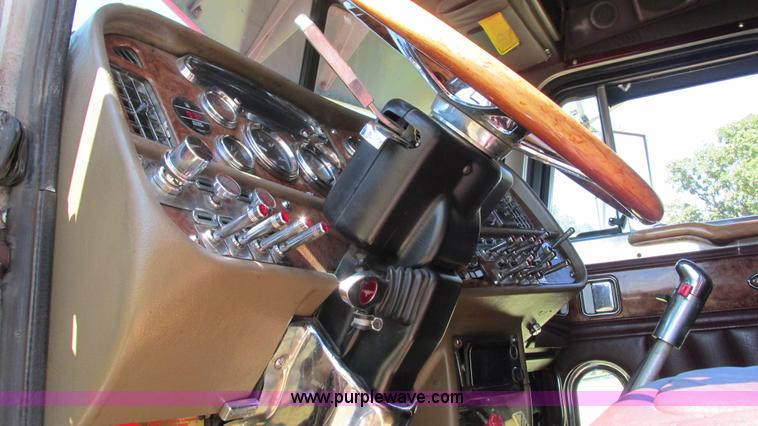 image for item L5251 2001 Peterbilt 379 semi truck