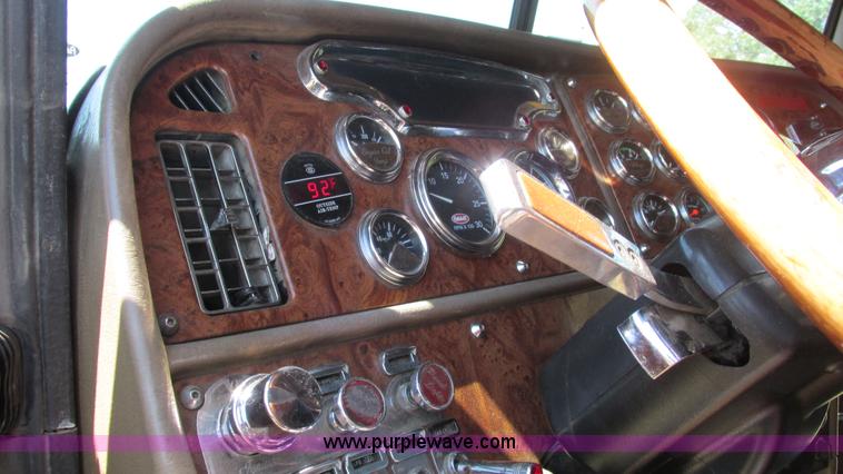 image for item L5251 2001 Peterbilt 379 semi truck