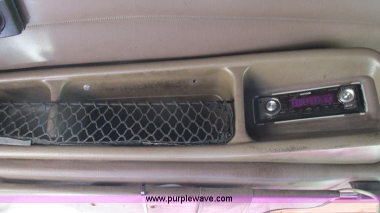 image for item L5251 2001 Peterbilt 379 semi truck