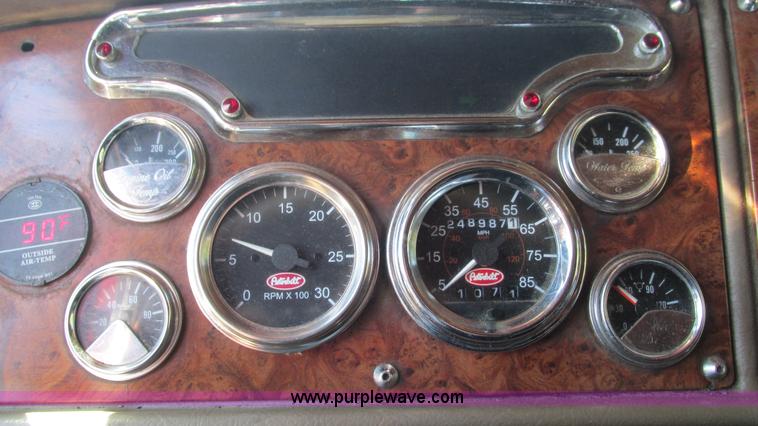 image for item L5251 2001 Peterbilt 379 semi truck