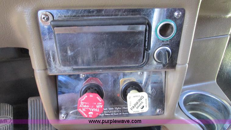 image for item L5251 2001 Peterbilt 379 semi truck