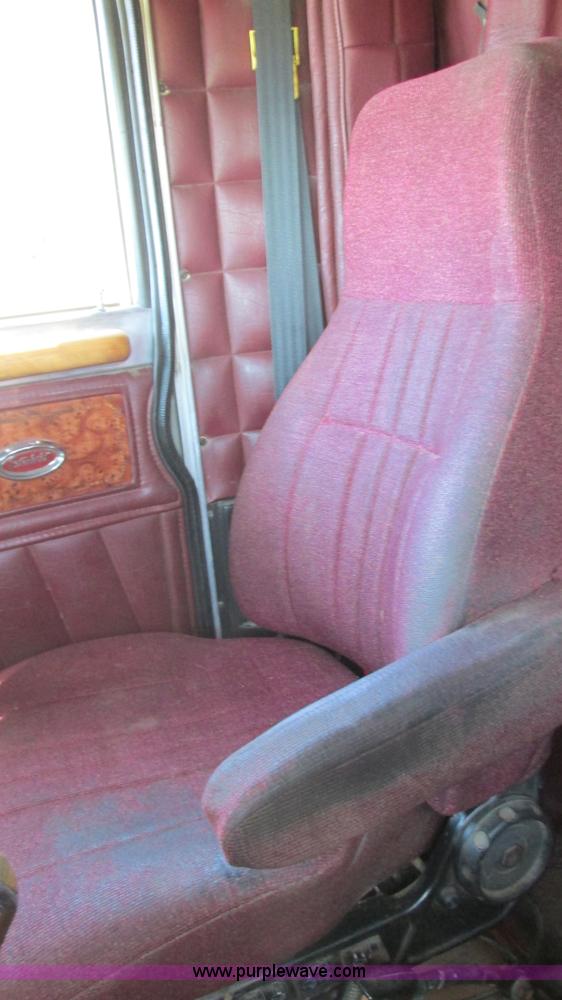 image for item L5251 2001 Peterbilt 379 semi truck