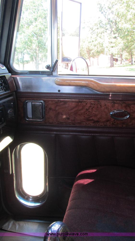 image for item L5251 2001 Peterbilt 379 semi truck