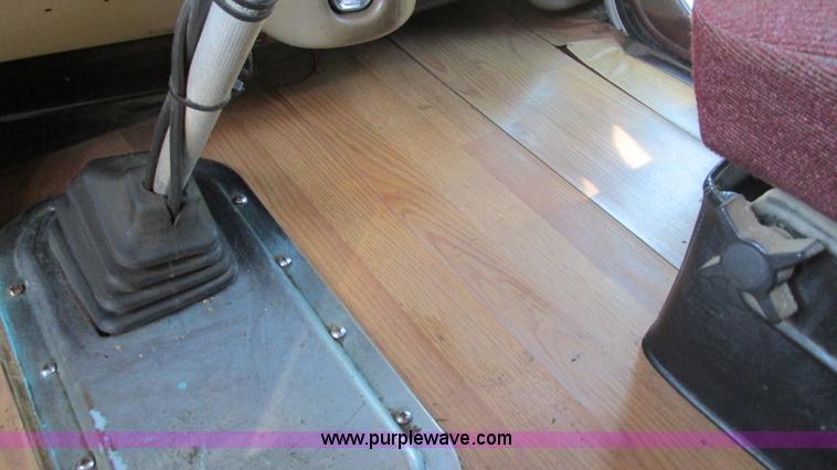 image for item L5251 2001 Peterbilt 379 semi truck