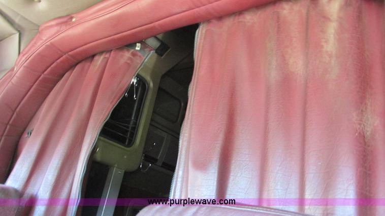 image for item L5251 2001 Peterbilt 379 semi truck