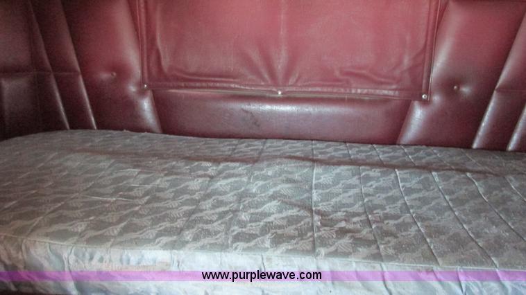 image for item L5251 2001 Peterbilt 379 semi truck