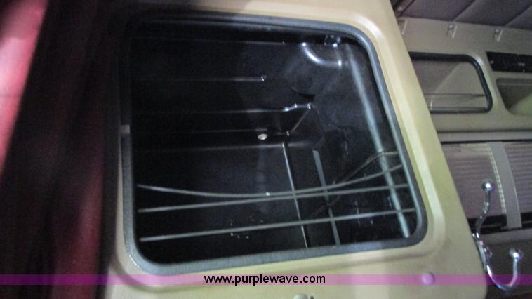 image for item L5251 2001 Peterbilt 379 semi truck