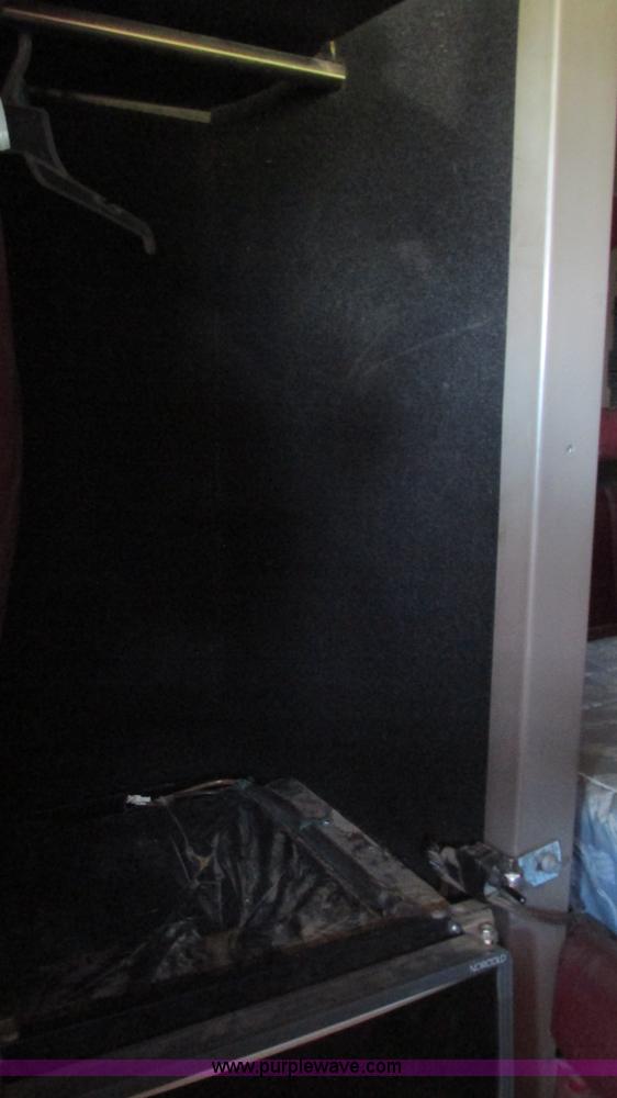 image for item L5251 2001 Peterbilt 379 semi truck