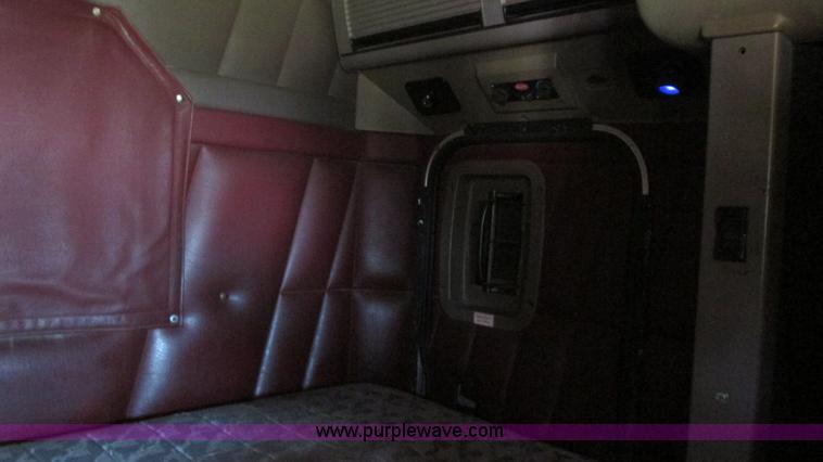 image for item L5251 2001 Peterbilt 379 semi truck