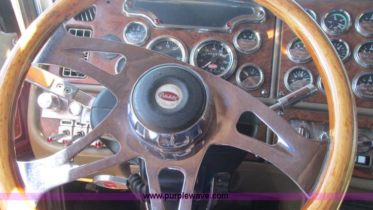 image for item L5251 2001 Peterbilt 379 semi truck