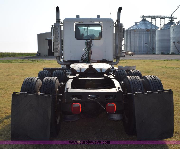 image for item L5806 2006 Freightliner FLD120SD semi truck